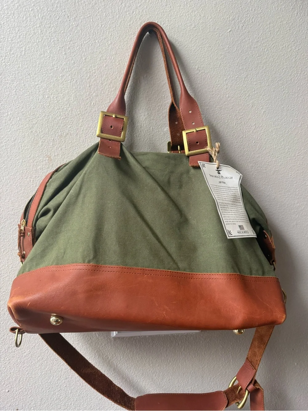 SWORD & PLOW HOLIDAY INN BRANDED GREEN CANVAS/LEATHER CAMO LINED DUFFLE BAG~NWT